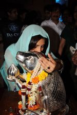 Priyanka Chopra visits Andhericha Raja ganpati in Andheri, Mumbai on 13th Sept 2011 (12).JPG